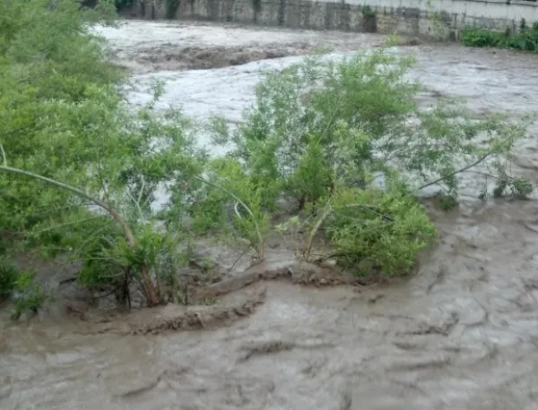 МОСВ: Възможни са локални наводнения