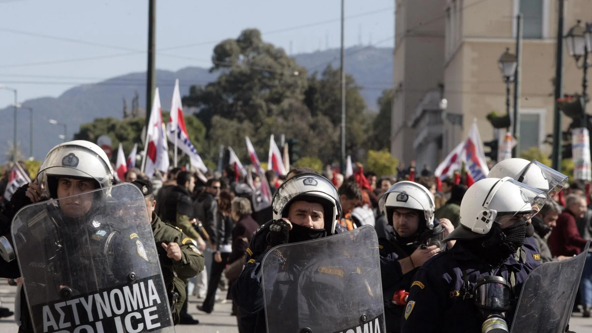 Сблъсъци между студенти и полицията в Гърция (ВИДЕО)