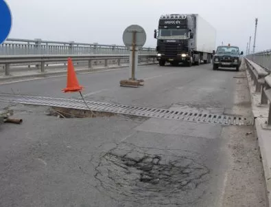До края на 2015 г. преминаването по Дунав мост ще е в едно платно заради ремонти 