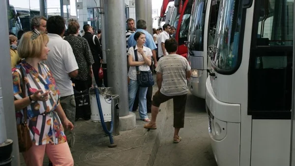 Хората се връщат в София от почивката, пуснаха извънредни автобуси