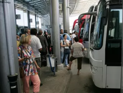 Автобусните превозвачи: Проблемът със спирането на междуселищните транспорти ще продължи да се задълбочава