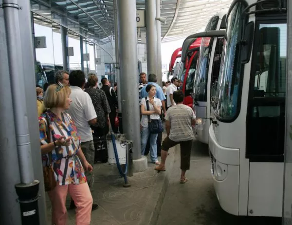Над 150 000 души ще пътуват с автобуси за великденските празници