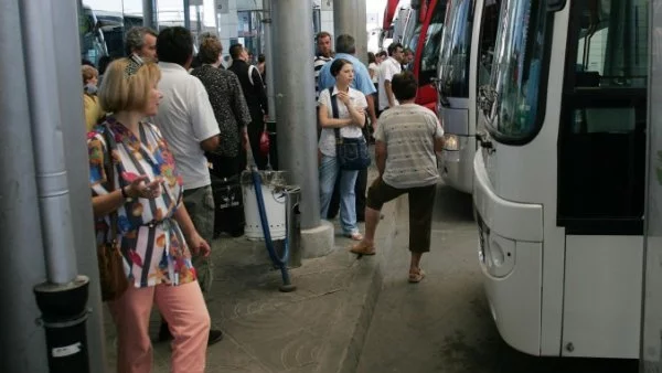 Над 150 000 души ще пътуват с автобуси за великденските празници