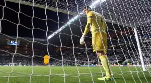 Вратарят - контузен, смените - изчерпани, треньорът взе блестящо решение (ВИДЕО)