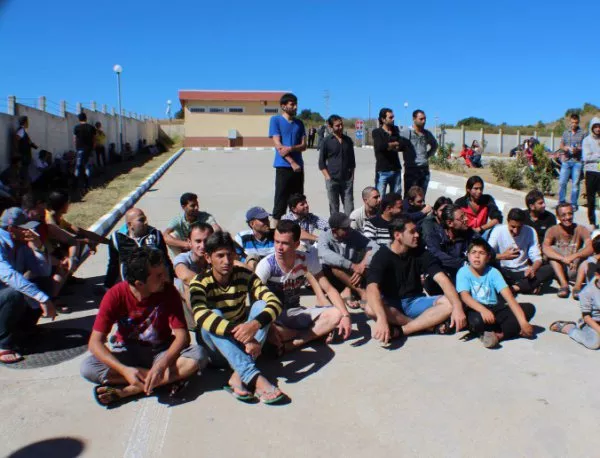 Държавата дава стотици хиляди левове да строи спортни площадки за бежанци