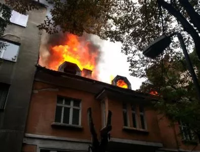 Пожар избухна в центъра на София