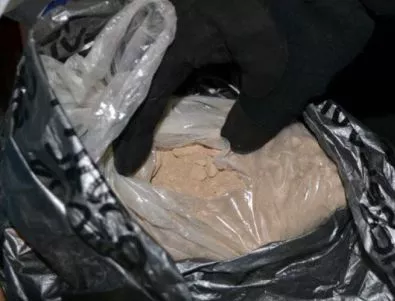 Наркодилъри изхвърлиха 2 килограма амфетамин в Сливенския Балкан