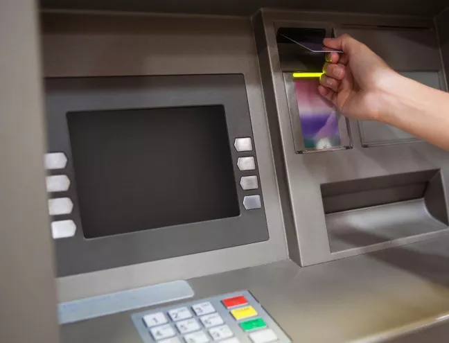 Руски хакери атакуват банкомати из Европа, включително и в България