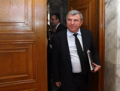 Греков поискал прокуратурата да се занимава с шефовете на ДФЗ