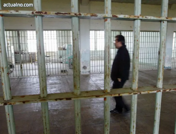 Седем опасни престъпници са избягали от затвор в Албания