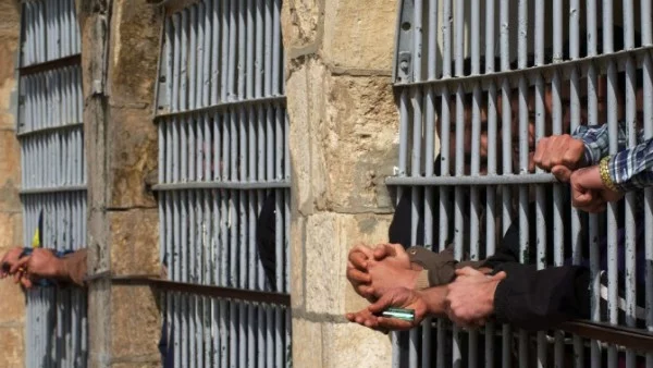 Препълнените италиански затвори