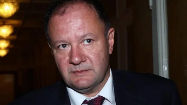 Миков: Покрусени сме от трагедията в Сърбия и в Босна и Херцеговина 