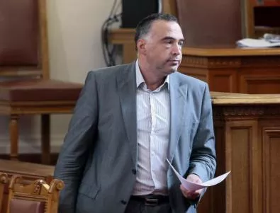 Гласувах за мораториума, за да не минат текстове на ГЕРБ, каза Кутев