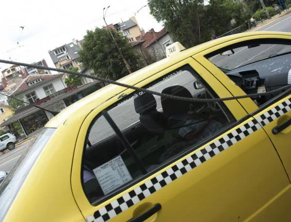 Таксиджия "отвлякъл" проверяващи служители по маршрута Слънчев бряг - Свети Влас