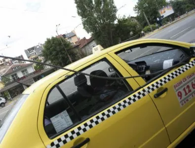 Таксиметрови шофьори на протест, искат справедливост за убийството на техен колега