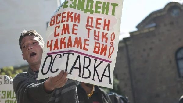 Контрапротестът продължава да иска оставката на Плевнелиев