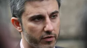 {{ otherArticle[0].article.title }}