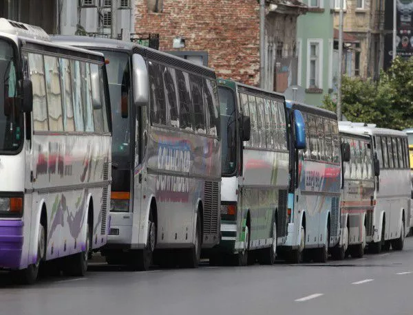 Масови проверки на училищни автобуси