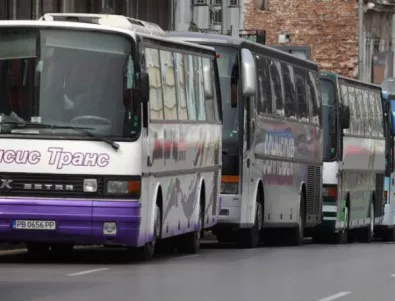 Официално: Автобусите задължително с колани