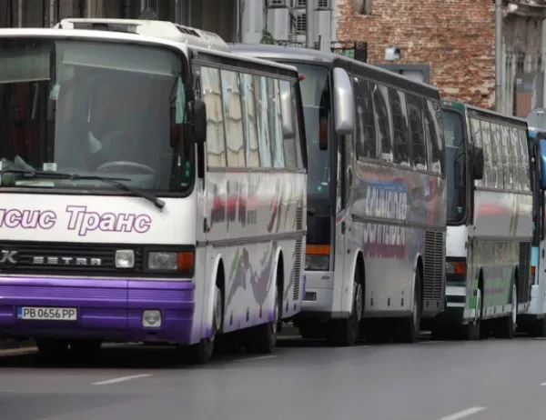 Официално: Автобусите задължително с колани