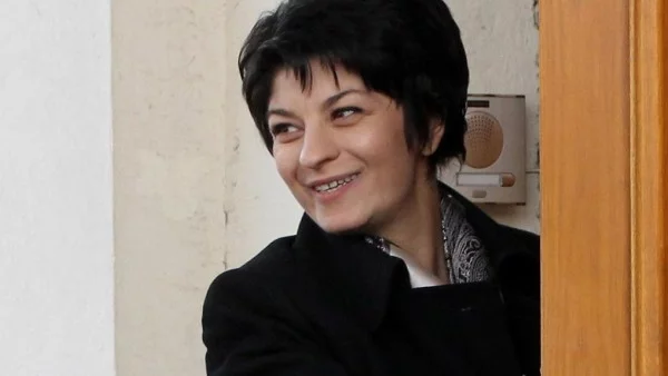Недопустимо е да се руши авторитетът на НС така, както го прави Волен Сидеров – т.нар. стайно цвете