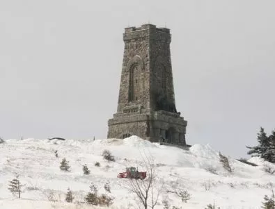 Храм-паметникът Шипка остава без директор