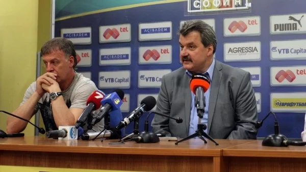 Сираков с нова атака: Левски ще загине с Батков