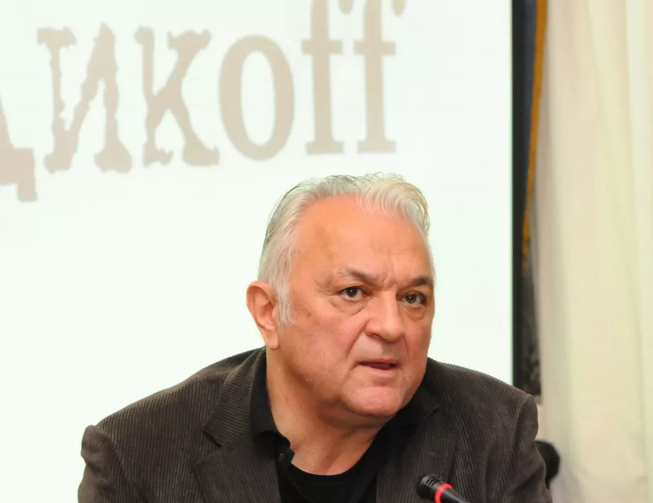 Сашо Диков: Ключовите фигури в България са обвързани като свински черва