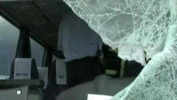 Трагедия в Индия - десетки деца загинаха при автобусна катастрофа