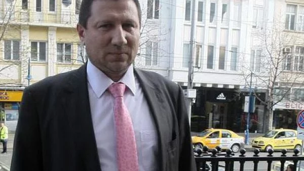 От интервюто на Василев става ясно, че пита кой му е срал в гащите.