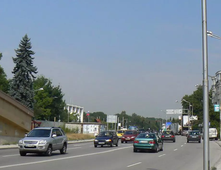 Дете на 14 години пострада при катастрофа с автомобил на НСО, тежък инцидент и в Пловдив