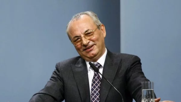 Наградиха Доган за личен лидерски принос към държавността