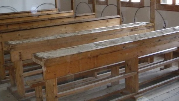 Редица училища в Силистра, Шумен и Ямбол преустановиха учебния процес