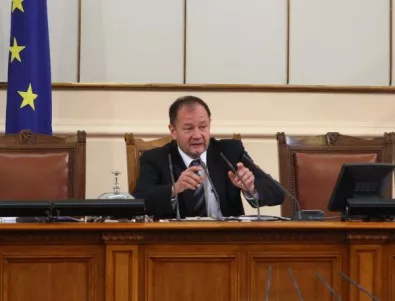 Миков към Бареков: Има си правила за какво може да говори евродепутат пред НС