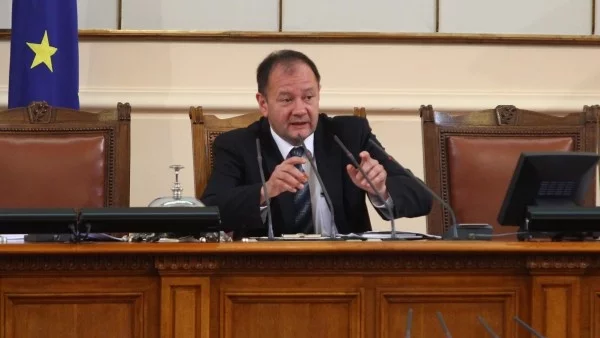 Миков към Бареков: Има си правила за какво може да говори евродепутат пред НС