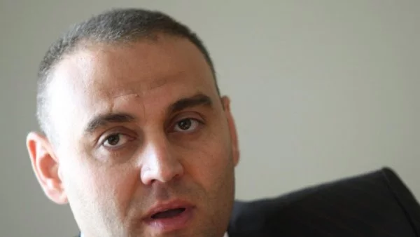 Когато срещу нас стоят 350 души, не правим тест по български език и литература