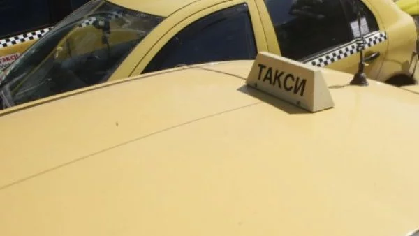 Таксиджията "отвлякъл" проверяващи служители е задържан от полицията