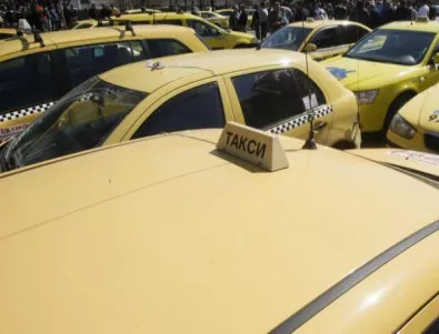 След убийството на шофьор: Слагат паник бутони в такситата