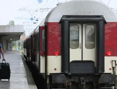 БДЖ осигурява близо 10 000 допълнителни места във влаковете за почивните дни