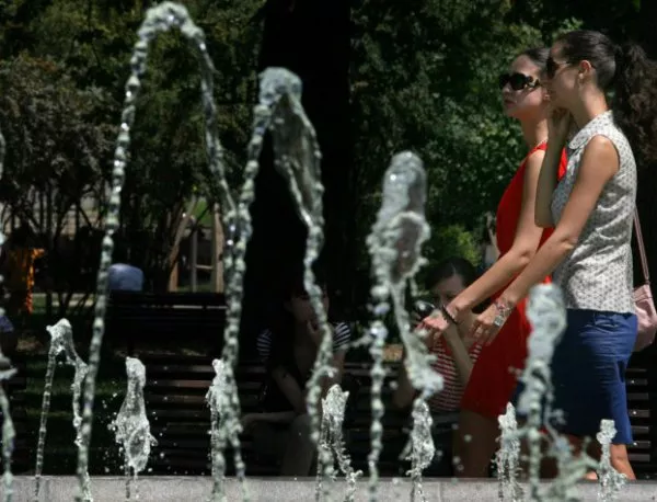 Жълт код за опасни жеги е обявен в цяла България утре