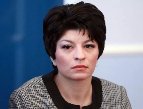 Атанасова покани Цветан Василев на изслушване във Временната комисия за КТБ