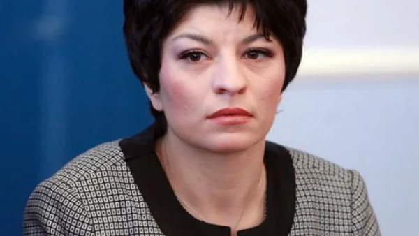Атанасова: ГЕРБ ще започне дебат и ще гласува за оставката на Жаблянов