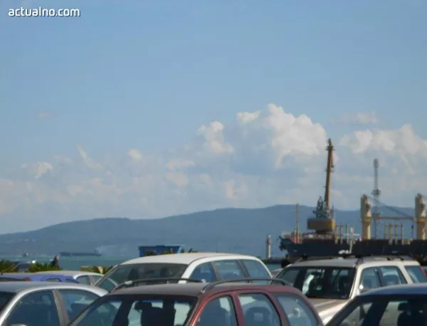 Уволнените служители на "Бургаски корабостроителници" искат помощ от Орешарски