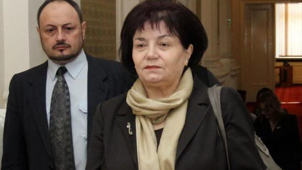 Такева: За образованието е фатален недостигът на учители по природоматематическите дисциплини