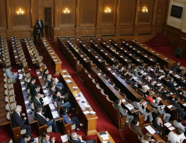 Депутатите одобриха удължаване на срока за строене в неурегулирани територии на първо четене