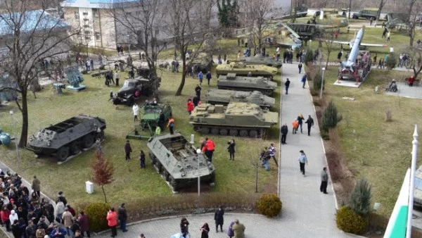 Пазач в НВИМ е задържан с наркотици