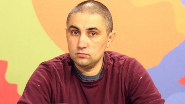 Стиснал ли е Дидко орехчетата на Бате?