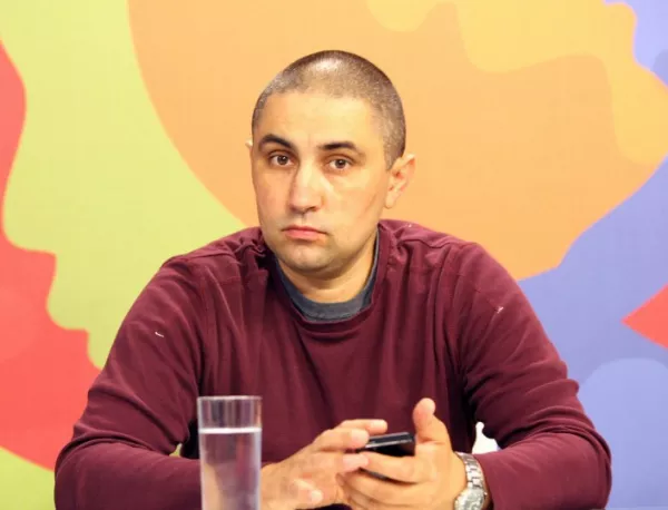 Асен Генов осъди "Монитор" заради твърденията, че плаща на протестиращи