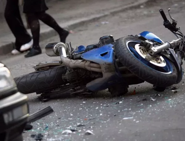 Катастрофа между лек автомобил и мотоциклет в Асеновград