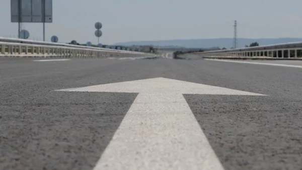 Временно е затруднено движението от км 55 до км 56 на АМ Хемус, посока София